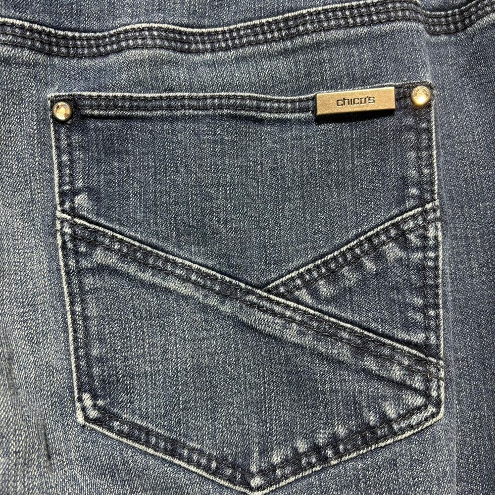 Chico's So Slimming Straight Leg Jeans Size 0.5 (US 6) Medium Wash Stretch Denim - Picture 9 of 10